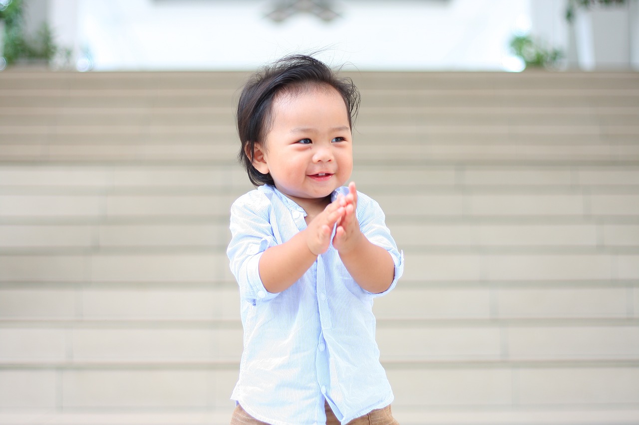 张若昀唐艺昕生试管代生的孩子（张若昀唐艺昕生的是代妈借卵生的男孩代孕选性别生的女孩）